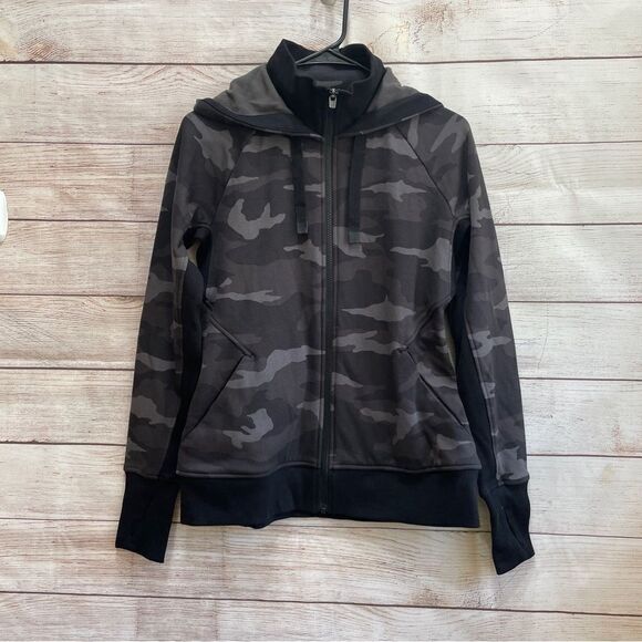 ATHLETA TRIUMPH CAMO HOODIE - Picture 2 of 6